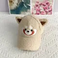 Dettaglio cappello in pile beige con orecchie carine e ricamo a forma di panda - Regolabile / Beige
