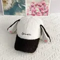 Detailaufnahme der Plüsch-Baseballkappe mit Sparkle-Stickerei und Hasenohren-Design - Erwachsene (Kopfumfang 57-58cm) / Weiß + Schwarz