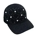 Dettaglio cappello baseball in maglia nera con strass a rombi e perle decorative - Taglia Adulto (Regolabile) / Nero