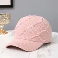 Rosa Strickmütze für Damen mit funkelndem Diamant-Gittermuster auf weichem Garngewebe - Erwachsenengröße (Verstellbar) / Rosa