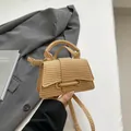 Mini borsa a clessidra color cachi con trama intrecciata e manico tondo chic - Marrone