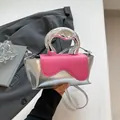 Silber-rosa PU-Handtasche mit gewelltem Rand und unregelmäßigem Metallgriff - Rosa