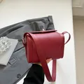 Sac à main vintage bordeaux en cuir avec fermoir doré et bandoulière pour femmes - Rouge