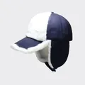 Winterse pilotenmuts met marineblauw canvas en dikke witte voering van imitatiebont voor oren - Eén maat / Marineblauw