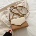 Elegante bolso bandolera bicolor en cuero camel y tejido trenzado color beige - Caqui