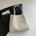 Borsa tote in maglia beige con motivo leopardato blu e manici blu a contrasto - Bianco Crema Con Motivo Blu (Senza Pendaglio)