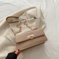 Sac à bandoulière minimaliste en cuir beige avec fermoir doré et bandoulière - Kaki