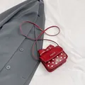 Petit sac à bandoulière rouge à pois avec nœud 3D et imprimé FASHION blanc - Rouge