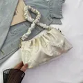 Bolso bandolera de satén chino con estampado floral y elegantes correas plisadas - Estilo de estampado de paisaje / Blanco Roto