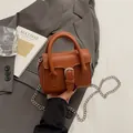 Mini bolso cuadrado caramelo con solapa ondulada y cadena de plata mujer - Marrón