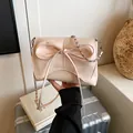 Bolso de hombro rosa claro con lazo de cuero PU mate y elegante correa de cadena - Rosa Perlado