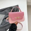 Bolso bandolera de cuero PU rosa con solapa tejida y cierre de metal dorado fino - Estilo Combinado de Rosa y Blanco / Rosa