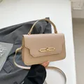 Borsa a tracolla beige con trama intrecciata e fibbia dorata elegante con manico - Cachi