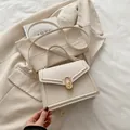 Bolso bandolera cuadrado blanco crema chic con cierre dorado y asa superior - Blanco