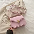 Bolso bandolera de piel sintética rosa con cierre giratorio dorado y correa larga - Rosa