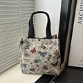 Grand sac cabas blanc cassé avec motifs papillons colorés et anses noires tissées - Style 2
