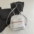 Minimochila blanco plateado con estampados de mariposas rosas y estrellas sobre tela - Rosa
