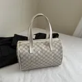 Sac Boston avec imprimé monogramme M gris et anses en cuir blanc pour le quotidien - Blanc