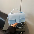 Sac à main en similicuir bleu clair avec lettrage doré et bandoulière réglable - Sans Pendentif / Bleu
