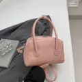 Borsa bowling in pelle rosa martellata con doppi manici e tracolla regolabile - Rosa