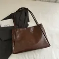 Sac cabas minimaliste marron foncé en similicuir avec une texture cirée rétro chic - Café (Sans Pendentif)