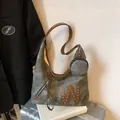 Bolso tote de lona gris con detalle W en cuero y pequeño monedero redondo - Negro