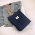 Sac fourre-tout en denim bleu foncé avec bandoulière tissée bohème pour les déplacements - Grand / Bleu