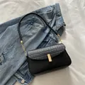Bolso de hombro retro negro con textura de cocodrilo, hebilla metálica dorada y cadena de moda - Negro