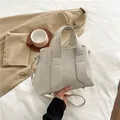 Sac cabas en sergé beige avec larges poignées et bandoulière en cadre professionnel - Blanc