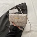 Bolso bandolera acolchado beige chic con hebilla dorada y asa para mujer - Blanco