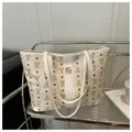 Crèmekleurige tote bag met berenpatroon en gepolijste metalen vierkante gesp - Wit