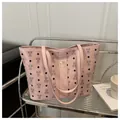 Roze shopper met monogram van beertjes en gouden gesp op lichtroze middenstreep - Roze