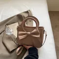 Aprikosenfarbene Handtasche mit großer Schleife und verstellbarem Schultergurt - Khaki