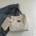 Ensemble sac cabas en velours côtelé blanc cassé avec bandoulière cuir et chaîne - Blanc