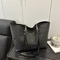 Grande borsa shopper retrò grigia con stampa monogramma M e dettagli in rivetti dorati - Nero