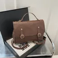 Zaino vintage marrone scuro con cinghie a fibbia e manico superiore in ecopelle - Marrone