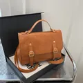 Zaino vintage in pelle marrone con logo a rilievo e dettagli dorati in scatola - Marrone