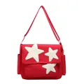 Borsa a tracolla rossa in nylon con tre applicazioni di stelle di peluche bianche e tasche - Rosso