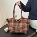 Grand sac cabas à carreaux rouges et bleus au style vintage avec doubles bandoulières - Rouge