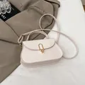 Borsa a tracolla minimalista in pelle bianco crema con fibbia in metallo dorato - Bianco