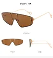 Detailansicht der goldfarbenen Metall-Sonnenbrille mit Teeglas und dekorativen Nieten - Goldener Rahmen Tee Gläser