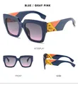 Vue triple de lunettes de soleil carrées bleues avec des branches épaisses colorées - Monture Bleue Verre Dégradé Gris Rose