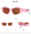 Mehrwinkelansicht der rosa Katzenaugen-Sonnenbrille mit Teegläsern in Front- und Seitenansicht - Rosa Rahmen Tee-Gläser
