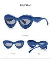 Dettagli degli occhiali da sole futuristici blu elettrico con lenti grigie in tre angoli - Montatura Blu Lenti Grigio Chiaro