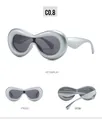 Tre viste di occhiali da sole ovali argento opaco con montatura futuristica - Stile Argento (C8.银框黑灰片)