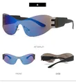 Trois angles de vue des lunettes de soleil futuristes miroir bleu à larges branches - Film Bleu