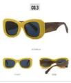 Tre viste di occhiali da sole oversize gialli con stanghette tartarugate, stile C0.3 - Montatura Gialla Lenti Grigie (C3) / Giallo