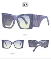 Tre viste di occhiali da sole cat eye con montatura viola marmorizzata e lenti sfumate - Montatura Marmo Blu Lente Verde Giallo