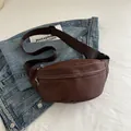 Sac banane en simili cuir marron foncé en forme de croissant avec double zip - Marron