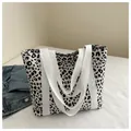 Grote canvas shopper met zwart-witte luipaardprint en stevige geweven handvatten - Wit